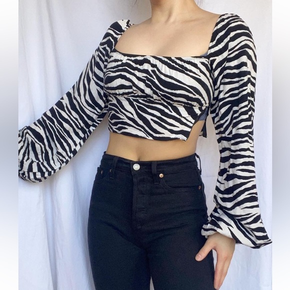 Motel Rocks Puff sleeve Irene Crop Top - Picture 6 of 11